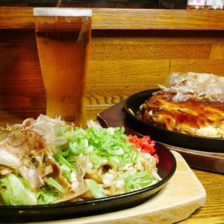 弁天町駅から徒歩3分の「鉄板酒場サッソク」です！ 名物のふわ…